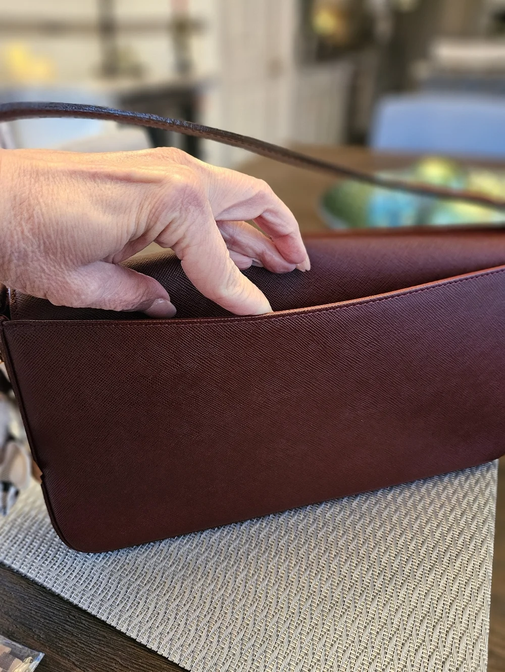 Burberry Burgundy Leather Shoulder Bag with Beige Plaid Accent - Picture 3 of 8